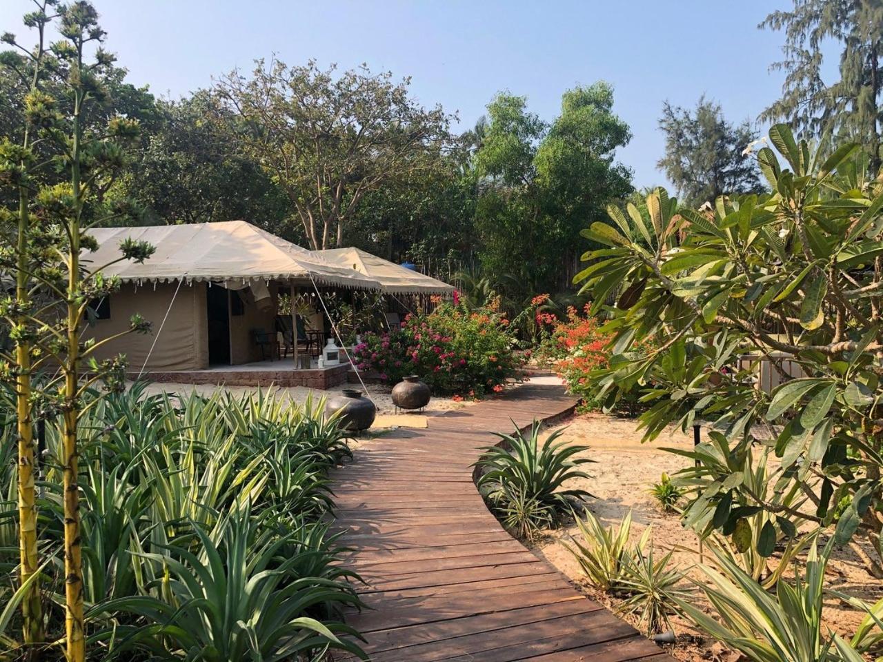 Saffronstays Stella Maris - Luxury Beach Front Villa Near Redi Beach Querim Bagian luar foto